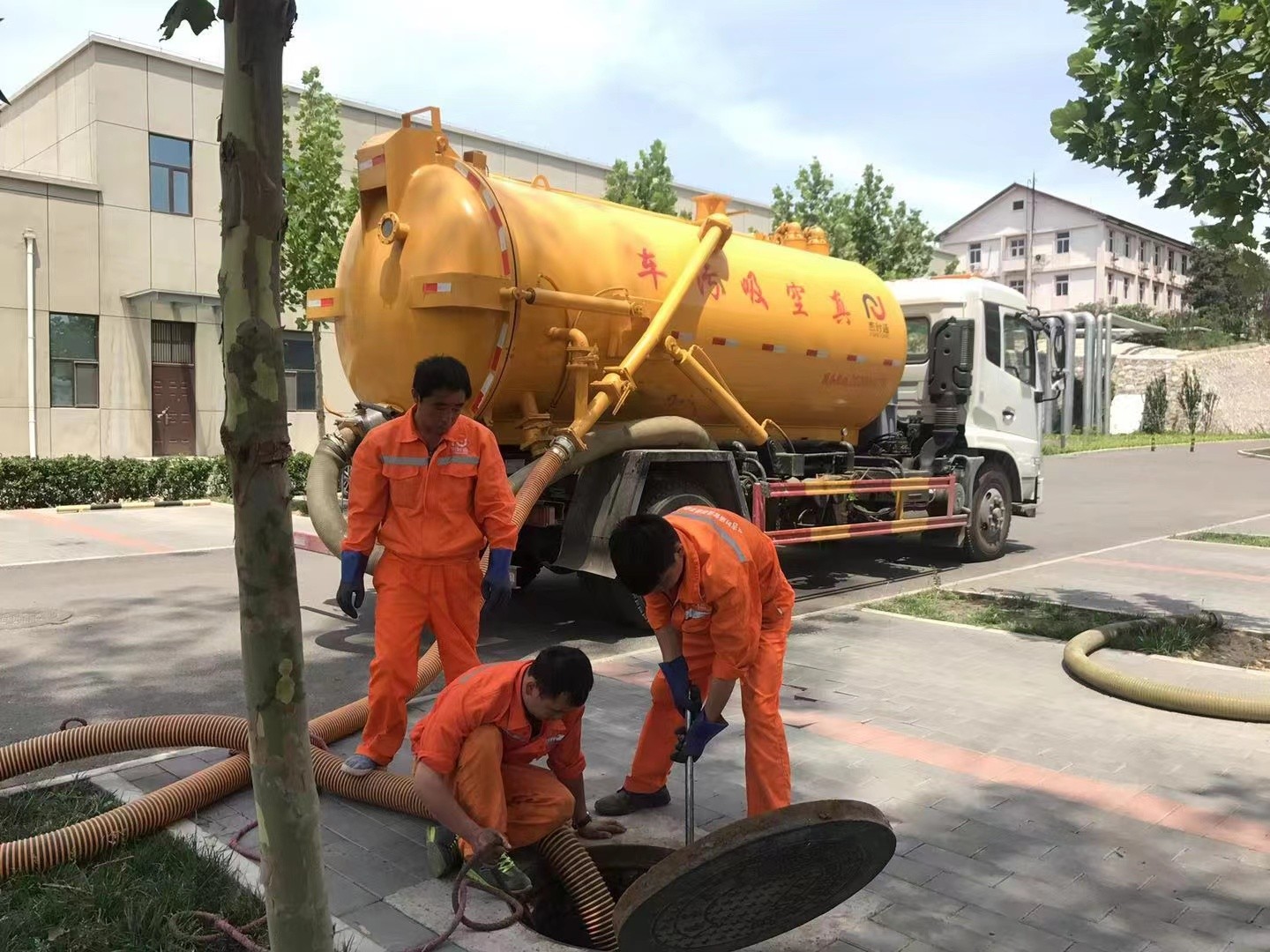 平度化粪池清理与5-8吨吸粪车施工效率分析